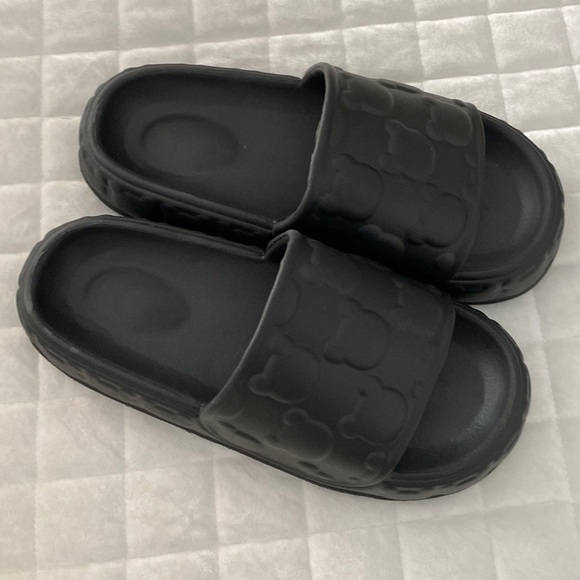 Black Platform Slides - Picture 1 of 6